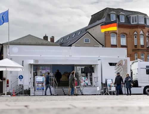 Das Infomobil des Bundestages macht Station in Herne