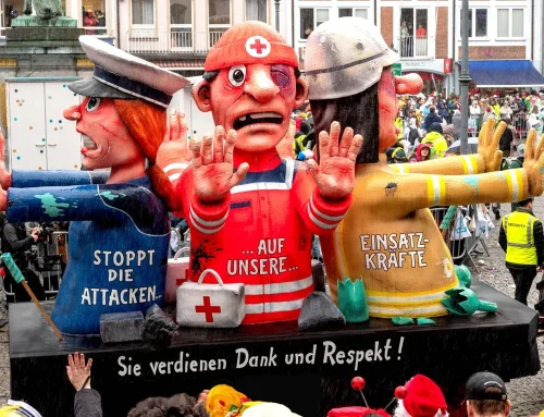 Bekannter Respekt-Themenwagen von Jacques Tilly rollt beim Cranger Kirmesumzug