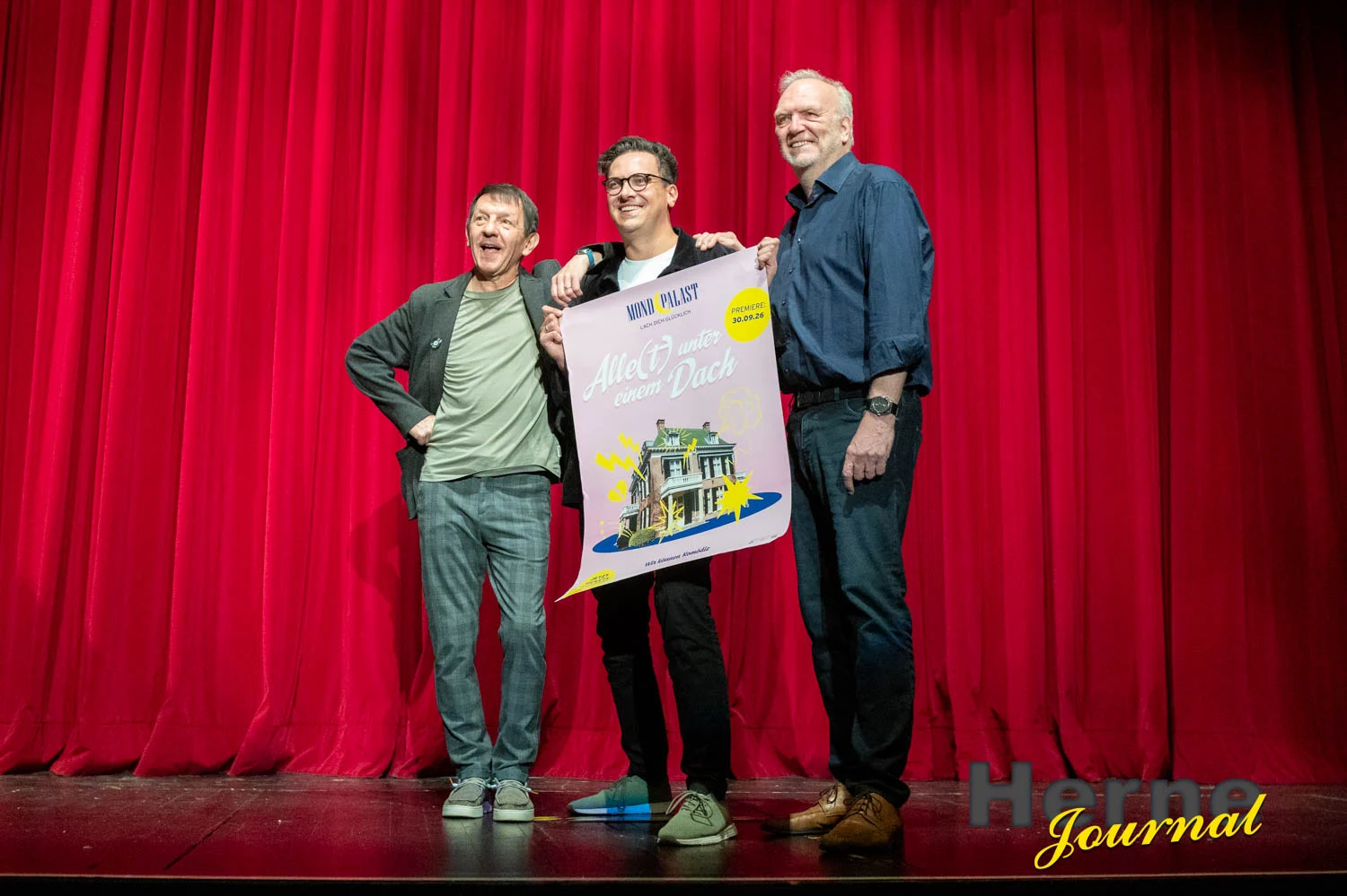 Regisseur Sigi Domke, Theaterdirektor Marvin Boettcher und Regisseur Roland Heitz im Mondpalast von Wanne-Eickel (Foto: Jenny Musall)