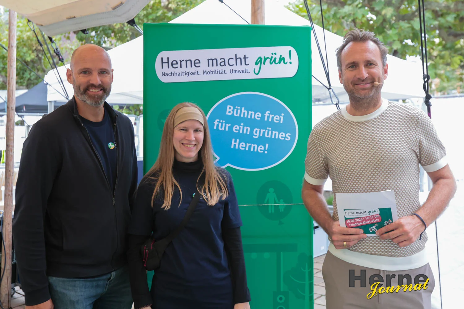 „Herne macht grün“ vor dem Rathaus Herne wird vorm Rathaus grün