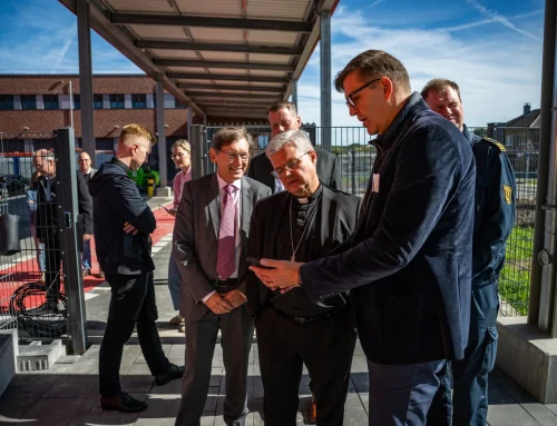 Erzbischof Dr. Udo Markus Bentz besucht Einsatzkräfte in Herne